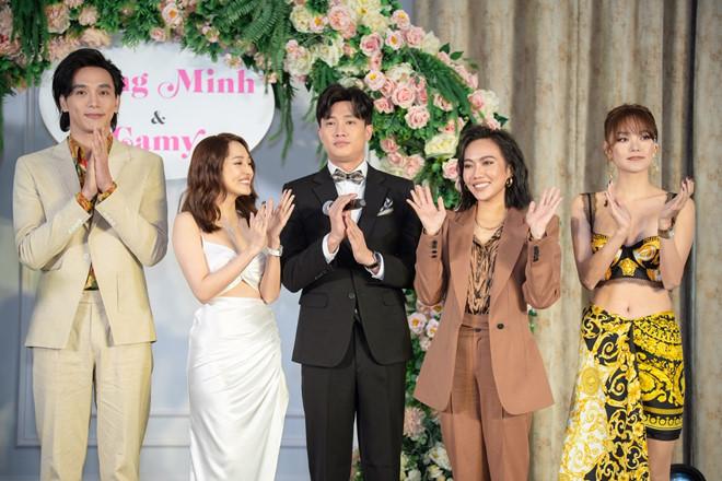 Minh Hằng quấn khăn làm váy mà người đối diện chỉ thấy khó thở vì vòng 1 bị o ép quá đà-1