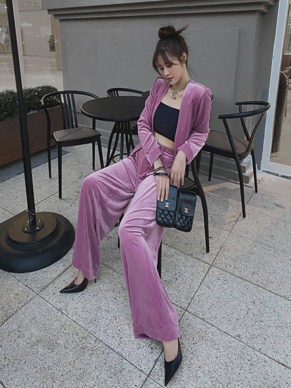 SAO MẶC ĐẸP: Bà bầu Đông Nhi khoe eo nhỏ xíu - Hương Giang tỏa sáng sau khi tăng cân-3