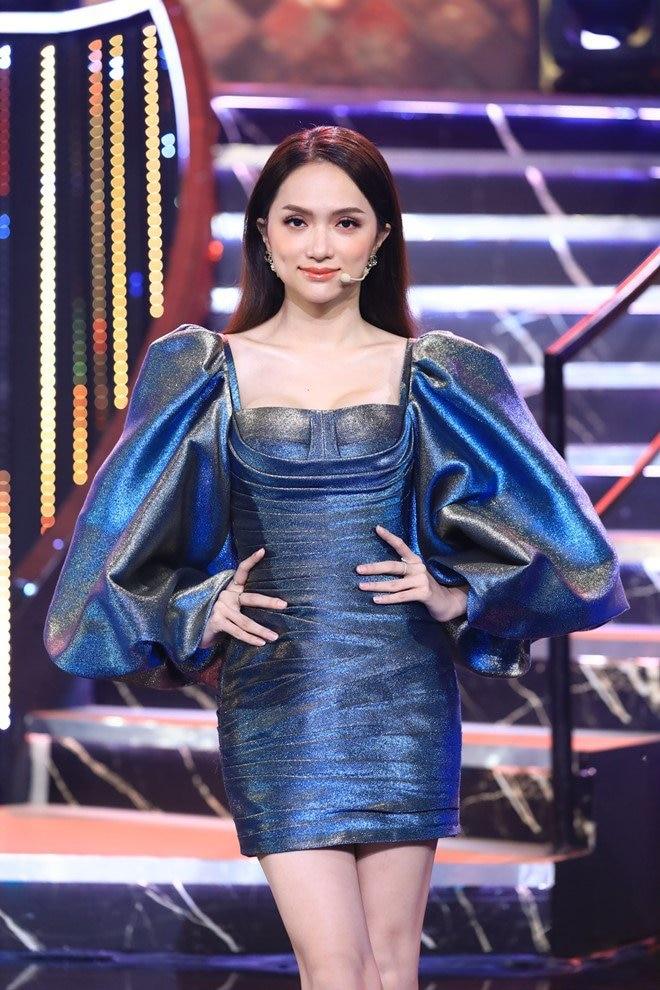 SAO MẶC ĐẸP: Bà bầu Đông Nhi khoe eo nhỏ xíu - Hương Giang tỏa sáng sau khi tăng cân-5