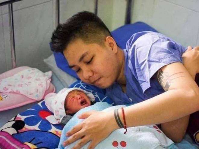 Hành trình có một không hai của người đàn ông mang bầu và sinh con đầu tiên ở Việt Nam-1