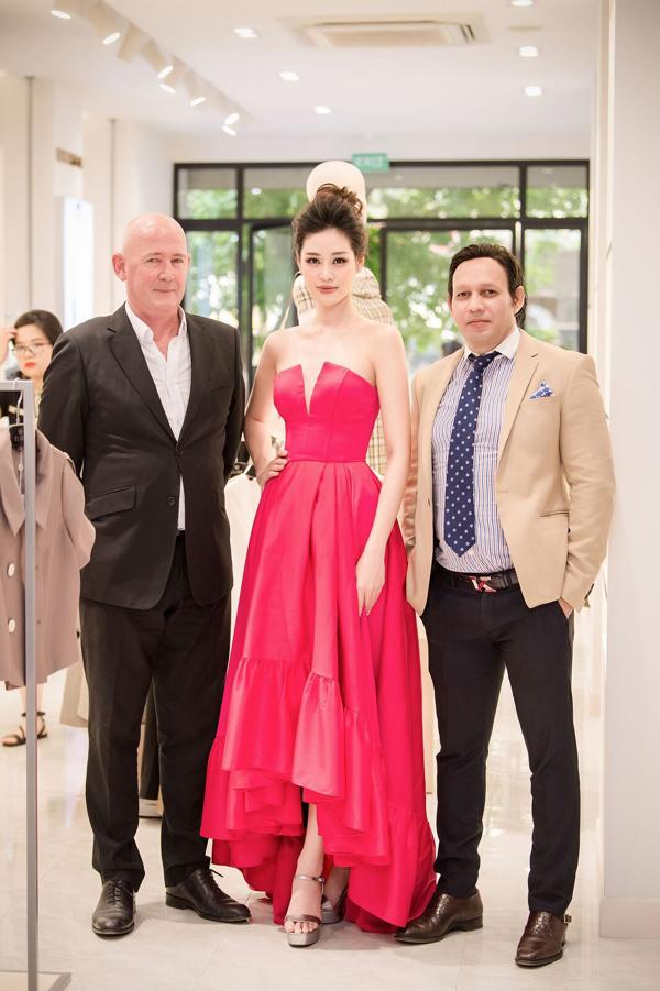 Độc đáo diện mới mạo mới của showroom Elise-2