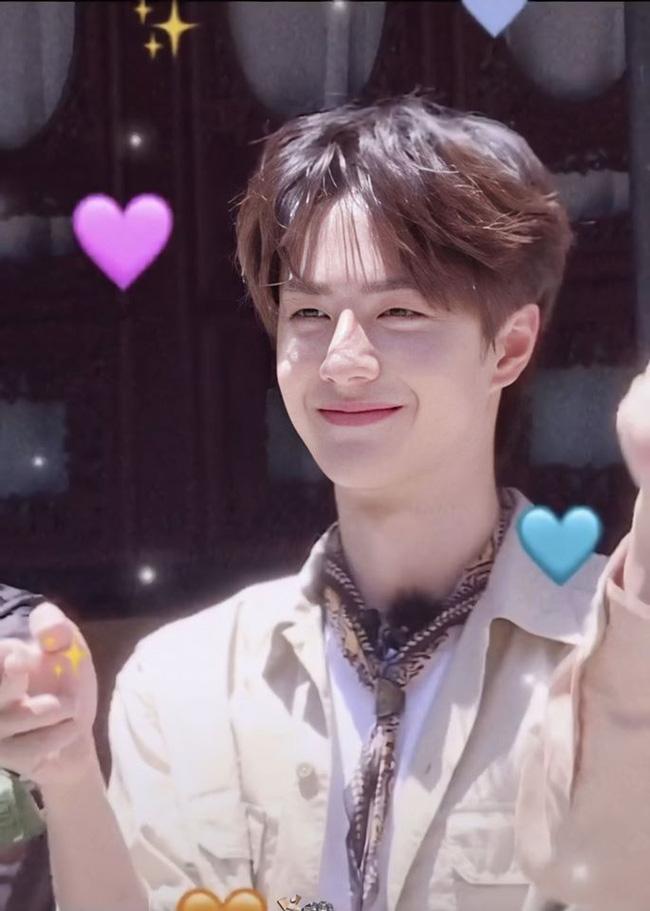 Vừa hết Hữu Phỉ, Vương Nhất Bác đã đóng phim với chồng Trần Nghiên Hy, đẹp trai cực phẩm khi đọc kịch bản-4