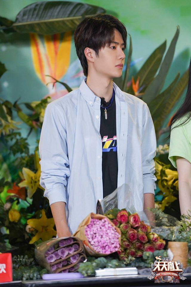 Vừa hết Hữu Phỉ, Vương Nhất Bác đã đóng phim với chồng Trần Nghiên Hy, đẹp trai cực phẩm khi đọc kịch bản-5