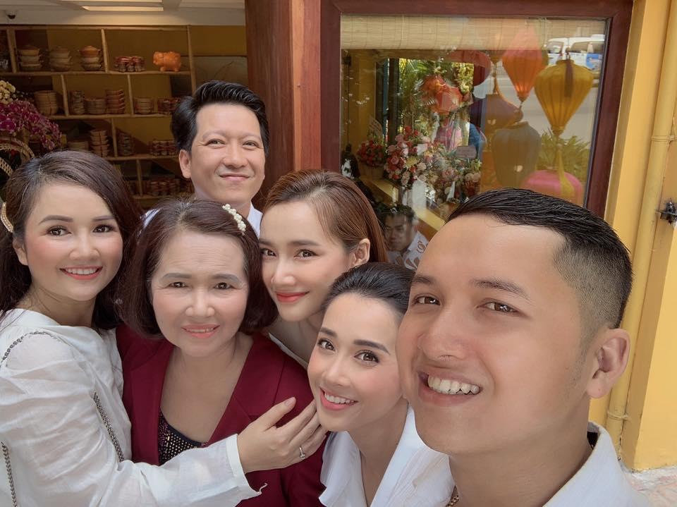 Hiếm khi chụp hình cùng mẹ vợ, biểu cảm của Trường Giang chiếm trọn spotlight-5