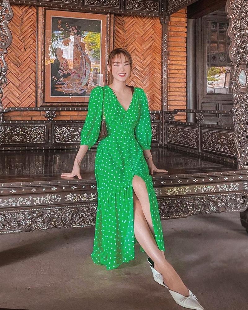 Minh Hằng - Hoàng Thùy rủ nhau diện váy áo màu xanh giải nhiệt ngày hè nóng 40 độ-6