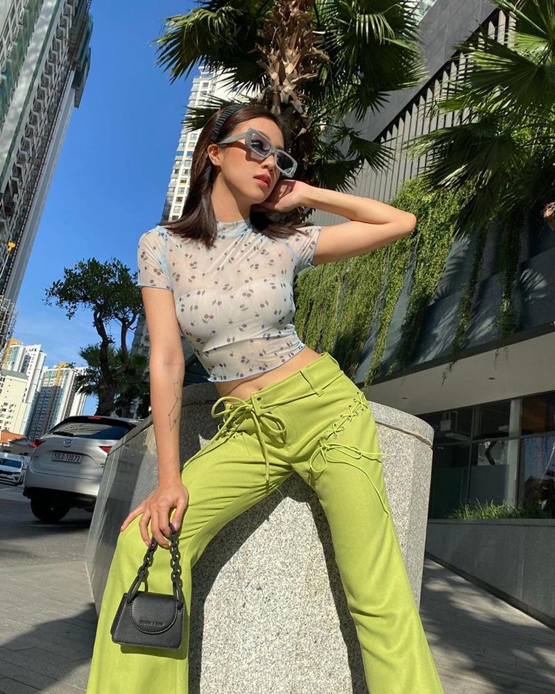 Minh Hằng - Hoàng Thùy rủ nhau diện váy áo màu xanh giải nhiệt ngày hè nóng 40 độ-2