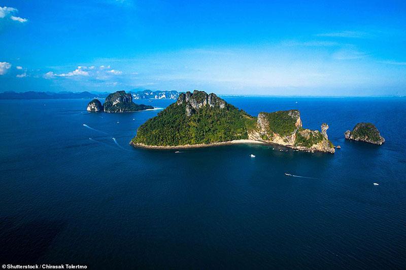 Hòn đảo nhiệt đới kỳ quái ở Thái Lan trông giống như một con gà-1