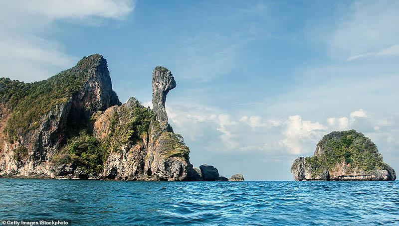 Hòn đảo nhiệt đới kỳ quái ở Thái Lan trông giống như một con gà-2