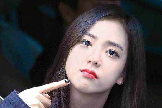 Bác sĩ thẩm mỹ chỉ ra lý do Jisoo nhìn trẻ hơn tuổi thật