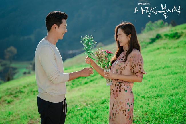 Lộ cảnh Son Ye Jin tán tỉnh Hyun Bin trong hậu trường phim Hạ cánh nơi anh lần đầu được tiết lộ-1
