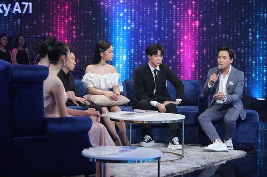 Xem 'Người ấy là ai' mà toàn nghe thấy nhạc của 'Thanh xuân có bạn', đội biên tập cũng là fan sao?