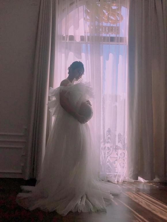 Hoa hậu Đại dương Đặng Thu Thảo chụp ảnh kỉ niệm bầu bí nhưng vết rạn chằng chịt ở bụng khiến ai cũng thương-6