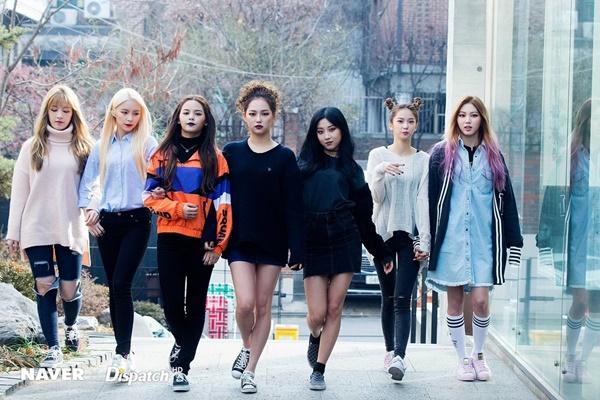 Cuộc sống không màu hồng, bị ép mặc hở của những ca sĩ trẻ-2