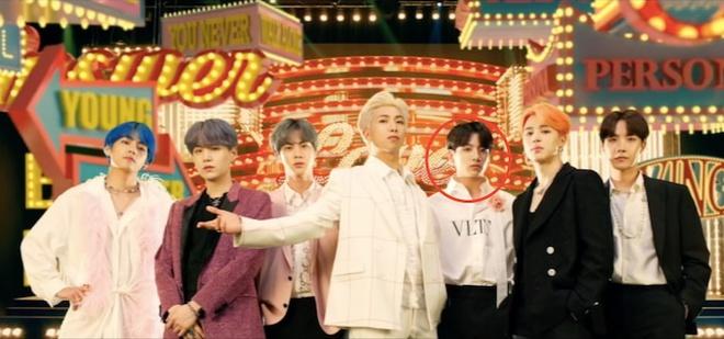 Loạt sạn hài hước trong MV nổi tiếng-7