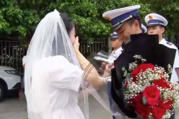 Về ra mắt nhà người yêu, gặp mẹ anh mà em sững sờ và đau lòng đến mức không còn tha thiết gì ăn uống và cười nói với bác nữa-2