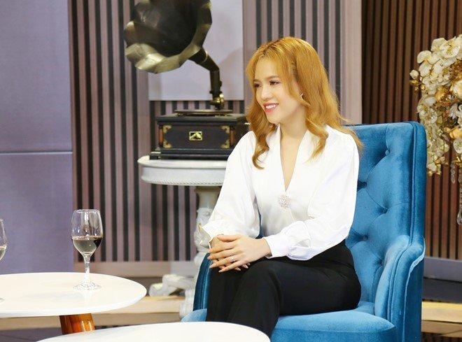 Góc khuất ít biết của nữ diễn viên múa lửa: Lý do phải mặc sexy, không dám yêu đương-1