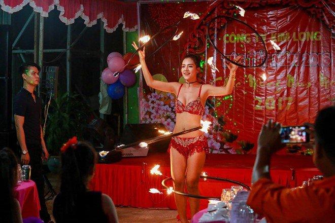 Góc khuất ít biết của nữ diễn viên múa lửa: Lý do phải mặc sexy, không dám yêu đương-3