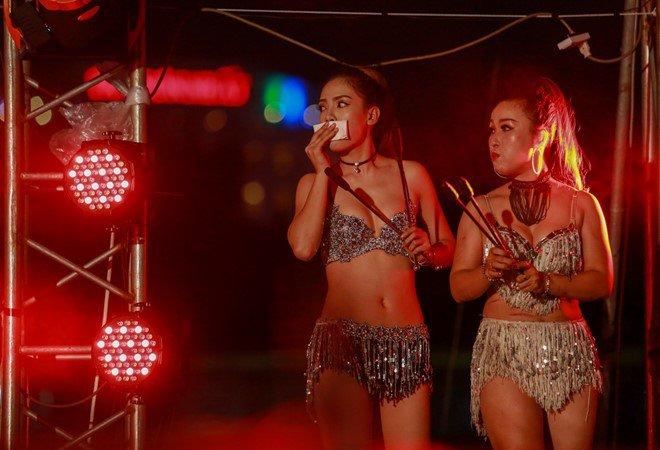 Góc khuất ít biết của nữ diễn viên múa lửa: Lý do phải mặc sexy, không dám yêu đương-5