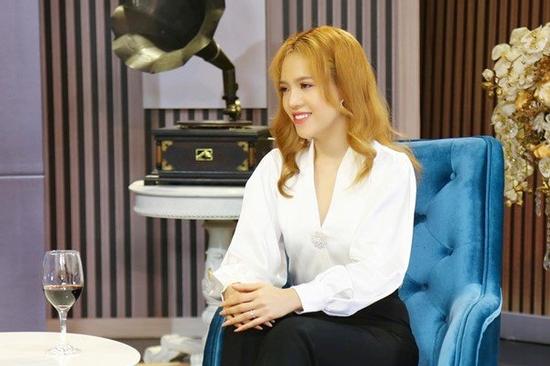 Góc khuất ít biết của nữ diễn viên múa lửa: Lý do phải mặc sexy, không dám yêu đương