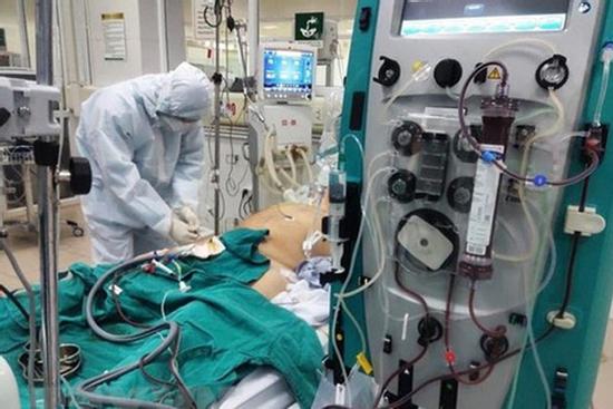 Phi công người Anh mắc Covid-19 đã điều trị hết 3 tỷ đồng, công ty bảo hiểm vẫn 'đang nghiên cứu'