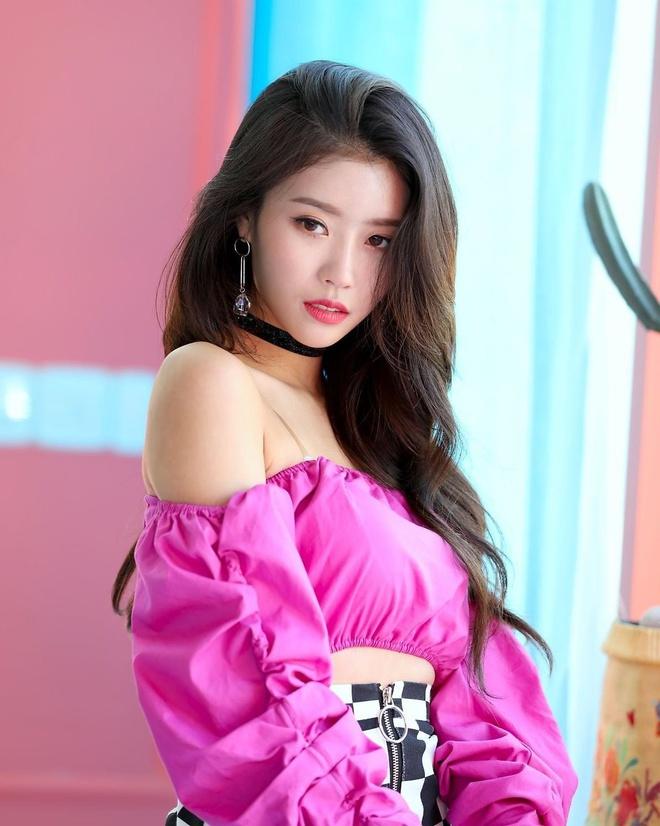 Vẻ đẹp của idol Hàn bị đàn em ví trông như chiếc đũa-5