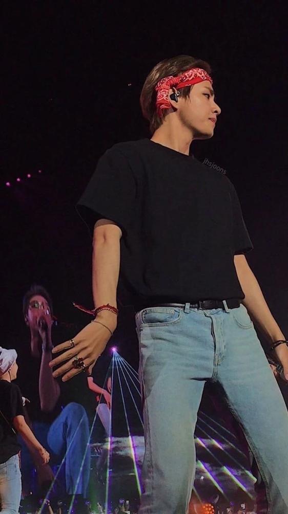 Ngắm cực phẩm mỹ nam đẹp trai nhất thế giới BTS V qua loạt ảnh đời thường chất hơn nước cất-6