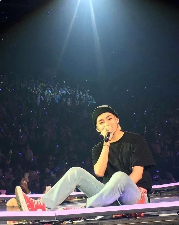 Ngắm cực phẩm mỹ nam đẹp trai nhất thế giới BTS V qua loạt ảnh đời thường chất hơn nước cất-7