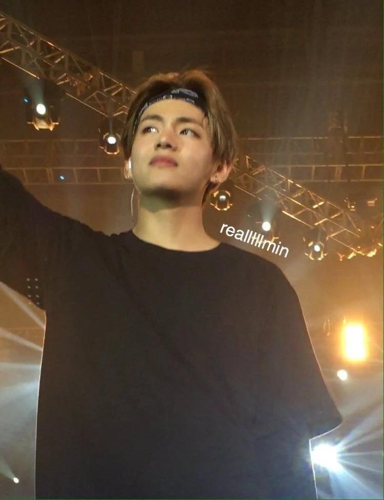 Ngắm cực phẩm mỹ nam đẹp trai nhất thế giới BTS V qua loạt ảnh đời thường chất hơn nước cất-10