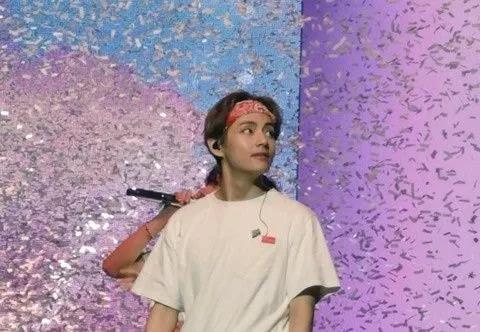 Ngắm cực phẩm mỹ nam đẹp trai nhất thế giới BTS V qua loạt ảnh đời thường chất hơn nước cất-16