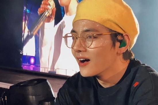 Ngắm cực phẩm mỹ nam đẹp trai nhất thế giới BTS V qua loạt ảnh đời thường 'chất hơn nước cất'