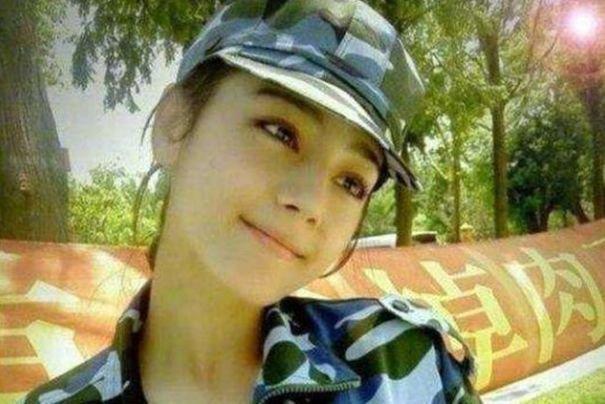 Mỹ nhân Hoa ngữ trên ghế nhà trường: Địch Lệ Nhiệt Ba đẹp xuất sắc, Angela Baby khác xa hiện tại-8