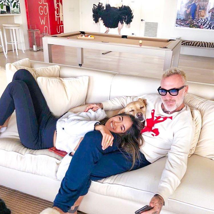 Chuyện tình ‘chú cháu’ của triệu phú U60 và nhà thiết kế trẻ-6