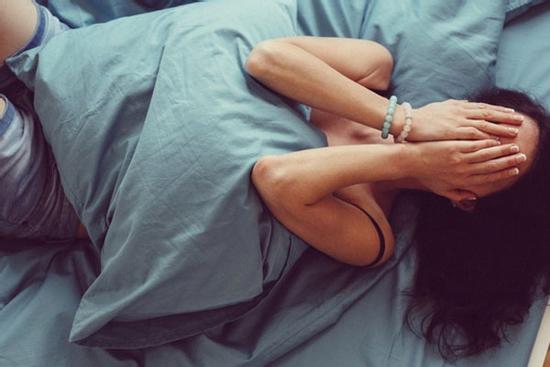 Chấp nhận trao đổi tình dục với chủ nhà vì sợ mất chỗ ở do dịch