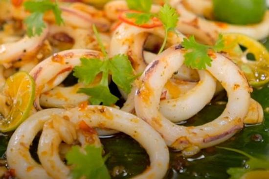 Mực chiên sốt quất chua ngọt kiểu Hội An