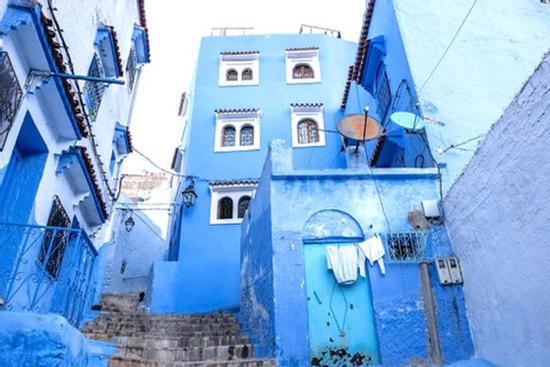 Thành phố phủ một màu xanh mát lạnh ở Morocco