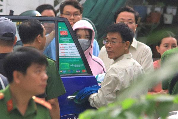 Truy nã người phụ nữ bế trẻ trong vụ cựu Phó chánh án xâm phạm chỗ ở-2