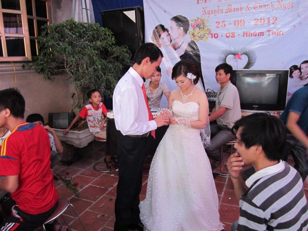 Chàng trai liệt cả 2 chân cưới được vợ nhờ nhắn tin làm quen qua MXH-4