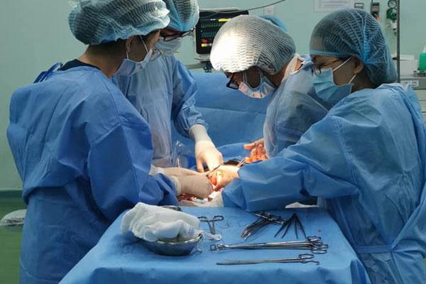 Ngoạn mục đưa em bé chào đời thành công với 6 vòng dây rốn cuốn cổ-2