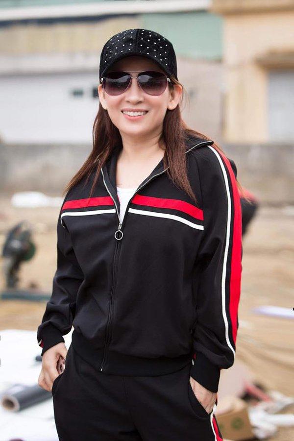 Phi Nhung - nữ nghệ sĩ giàu có bậc nhất Vbiz nhưng luôn ăn mặc giản dị-11