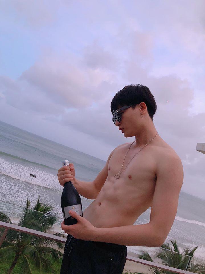 Mỹ nam Người Ấy Là Ai được hoa hậu Thanh Khoa chọn gây sốt với ảnh ôm chặt cô Minh Hiếu-7