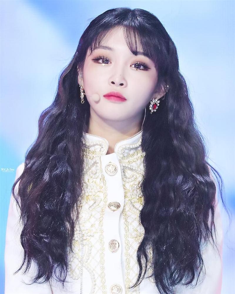 Nữ thần Kpop thế hệ mới Chungha gây shock khi phẫu thuật thẩm mỹ giống hệt 2NE1 Park Bom-6