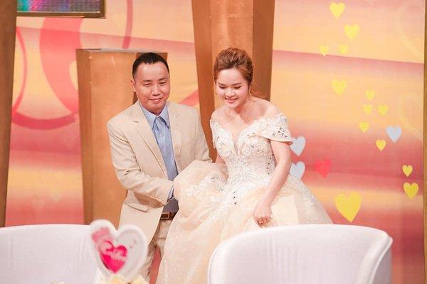 Chồng đưa con gái đi họp lớp cùng nhưng khi trở về, tôi hoảng hồn vì thứ xuất hiện trên tay bé-3