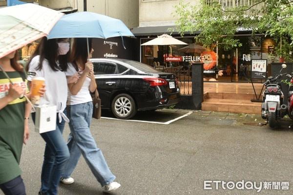 La Chí Tường không dám lộ diện trên phố-1