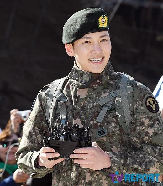 So mặt mộc dàn mỹ nam Hàn: Chồng cũ Song Hye Kyo cực điển trai, Lee Min Ho có đẹp như lời đồn?-1