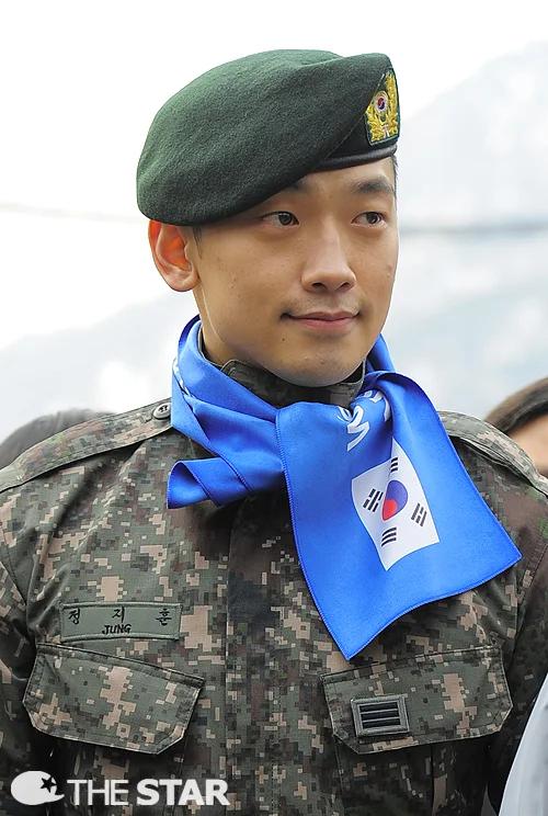 So mặt mộc dàn mỹ nam Hàn: Chồng cũ Song Hye Kyo cực điển trai, Lee Min Ho có đẹp như lời đồn?-7