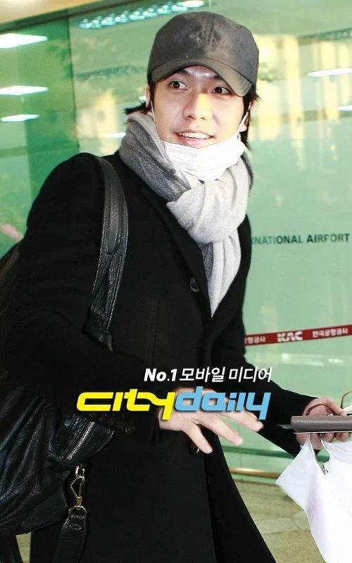 So mặt mộc dàn mỹ nam Hàn: Chồng cũ Song Hye Kyo cực điển trai, Lee Min Ho có đẹp như lời đồn?-8