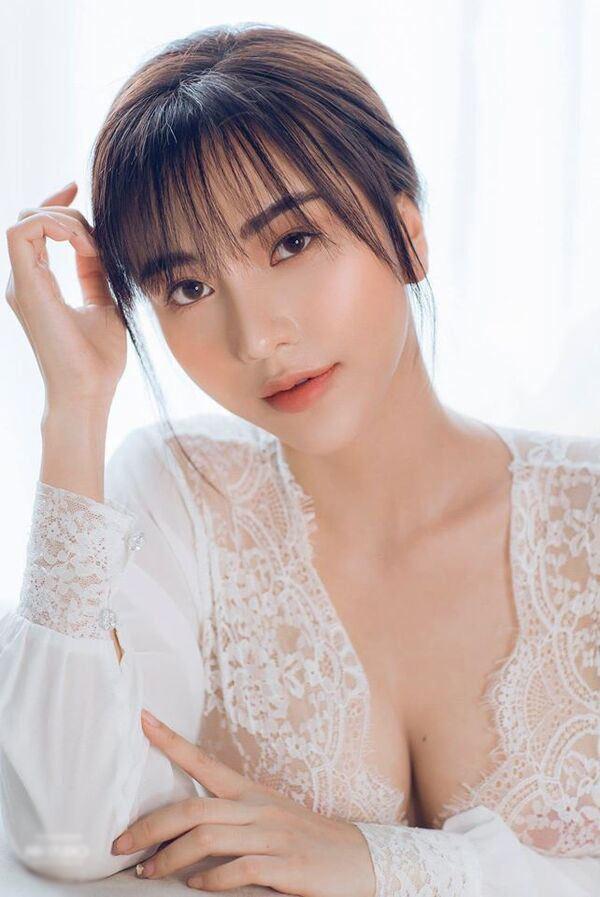 Hiếm lắm mới thấy bạn gái tiền vệ Hoàng Đức mới khoe da thịt, body trông bốc lửa khỏi bàn-6