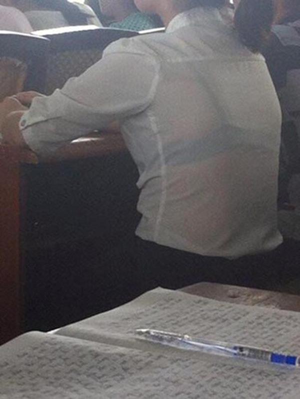 Trang phục học đường bị ném đá: Áo dài mặc cùng quần đùi, váy chiều dài khiêm tốn-5