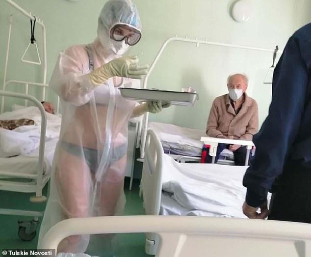 Cái kết bất ngờ cho nữ y tá Nga mặc nội y dưới áo choàng trong suốt-1