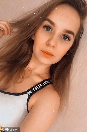 Cái kết bất ngờ cho nữ y tá Nga mặc nội y dưới áo choàng trong suốt-3